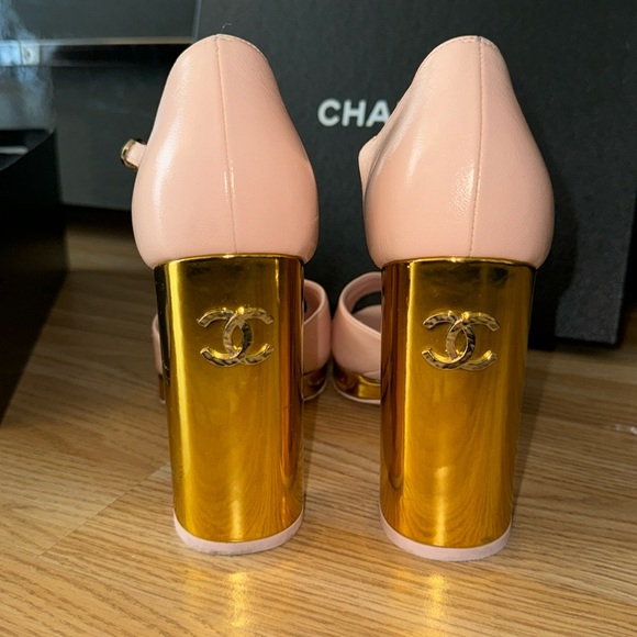 Chanel sandals authentic! - Picture 2 of 16